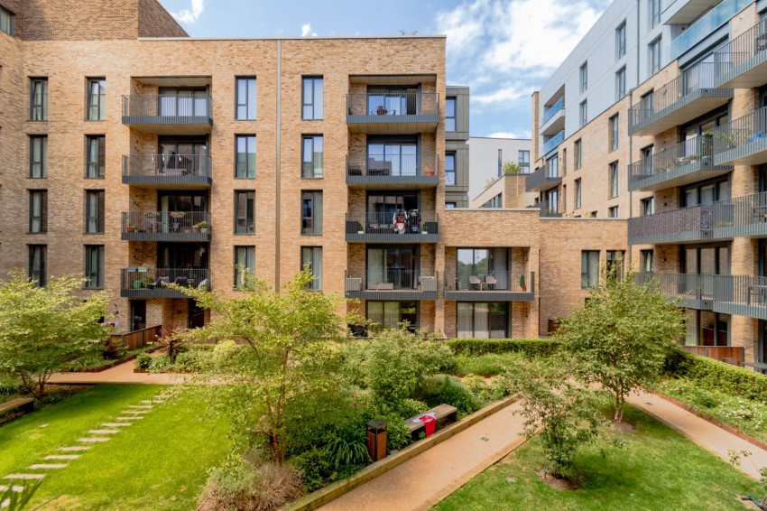 Images for Staines-upon-Thames, Surrey EAID:2640919782 BID:STA