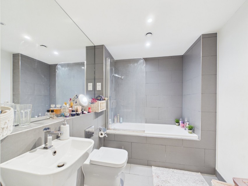 Images for High Street, Staines-Upon-Thames, Middlesex EAID:2640919782 BID:STL