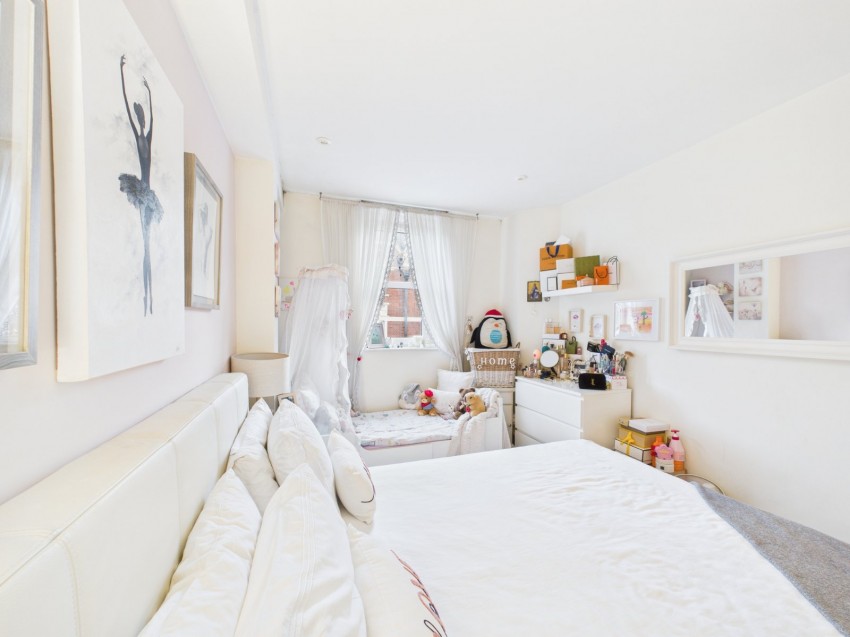 Images for High Street, Staines-Upon-Thames, Middlesex EAID:2640919782 BID:STL