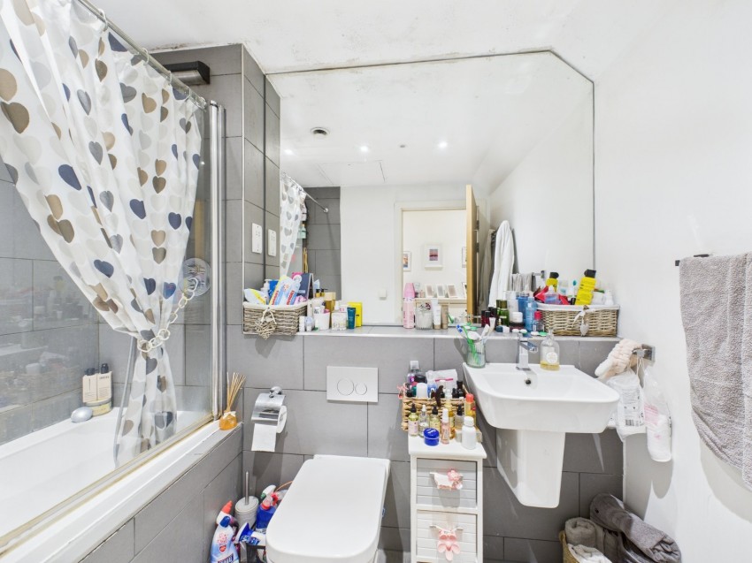 Images for High Street, Staines-Upon-Thames, Middlesex EAID:2640919782 BID:STL