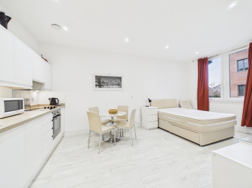 Images for London Road, Staines-Upon-Thames, Middlesex EAID:2640919782 BID:STL