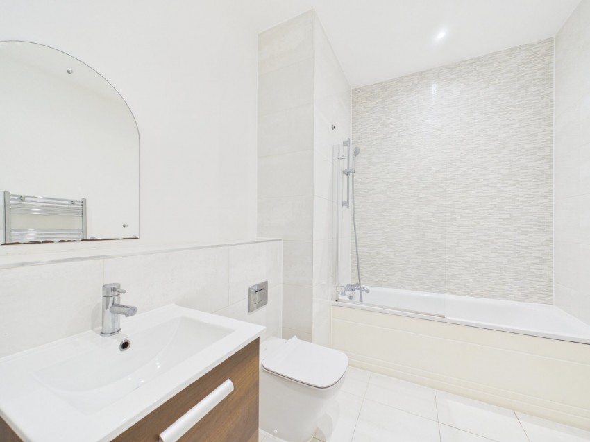 Images for London Road, Staines-Upon-Thames, Middlesex EAID:2640919782 BID:STL