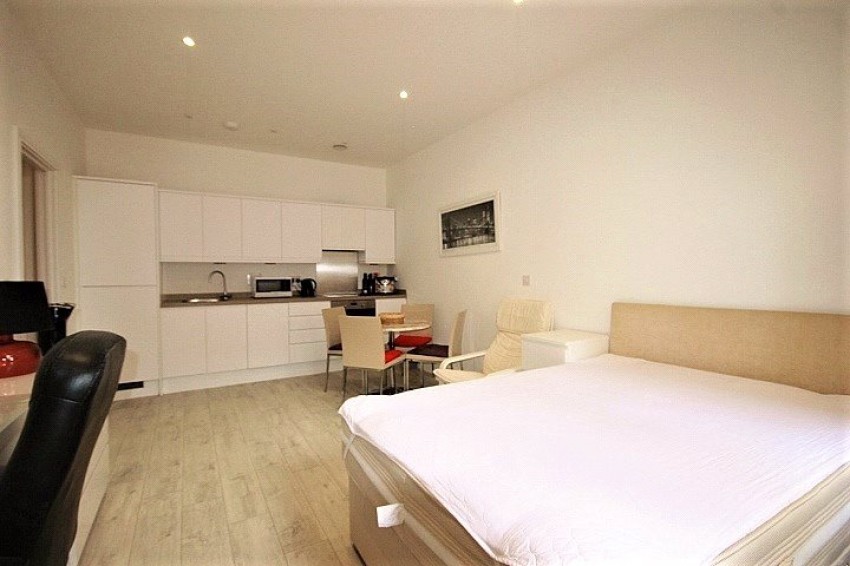 Images for London Road, Staines-Upon-Thames, Middlesex EAID:2640919782 BID:STL