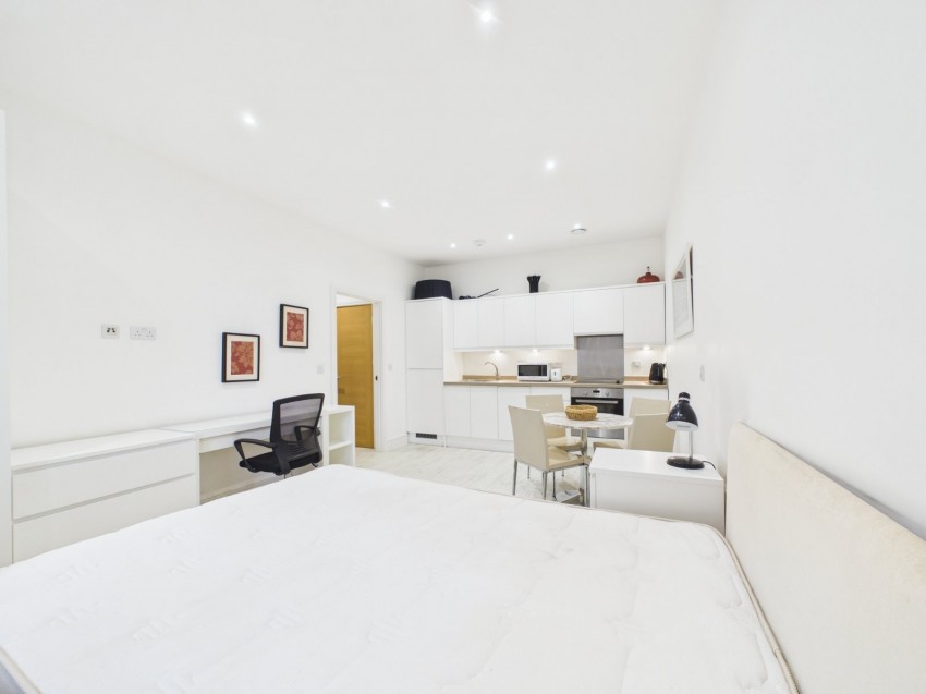 Images for London Road, Staines-Upon-Thames, Middlesex EAID:2640919782 BID:STL