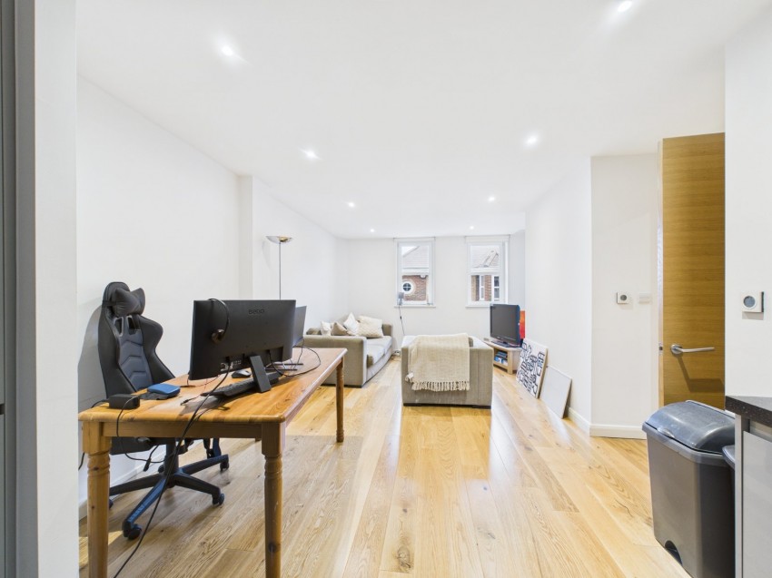 Images for High Street, Staines-Upon-Thames, Middlesex EAID:2640919782 BID:STL