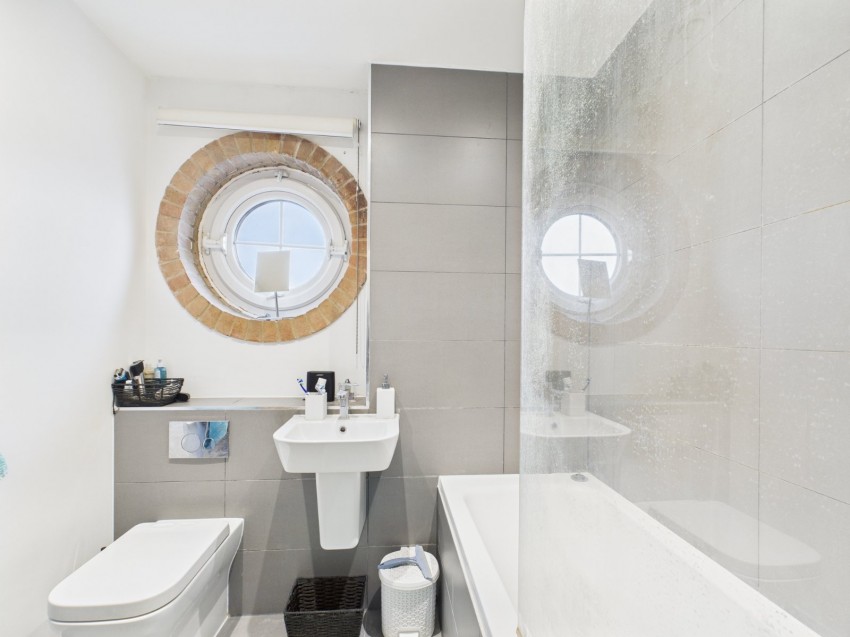 Images for High Street, Staines-Upon-Thames, Middlesex EAID:2640919782 BID:STL