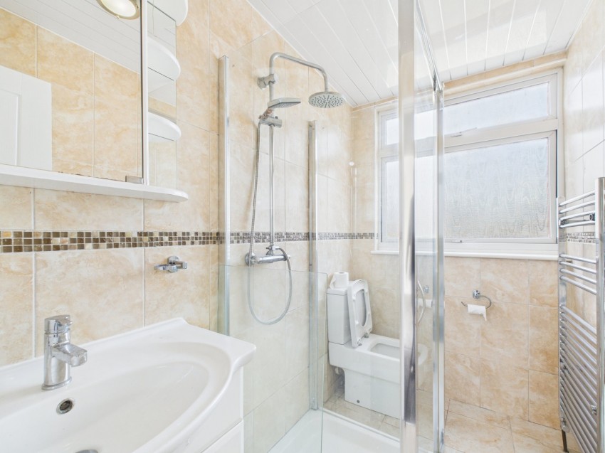 Images for Wraysbury, Staines-Upon-Thames, Surrey EAID:2640919782 BID:STL