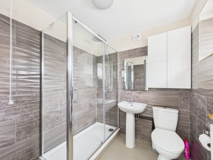 Images for Staines-Upon-Thames, Middlesex EAID:2640919782 BID:STL