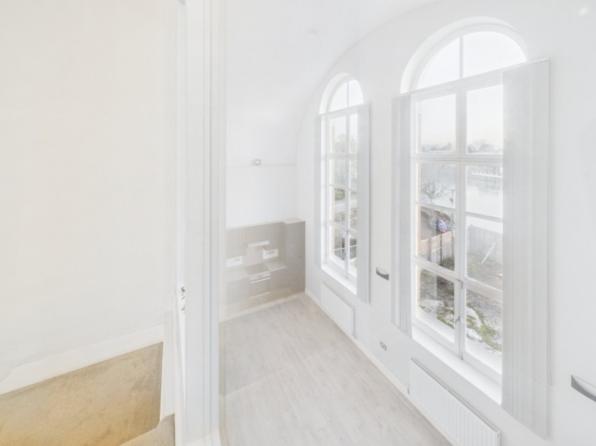 Images for Market Square, Staines-Upon-Thames, Surrey EAID:2640919782 BID:STL