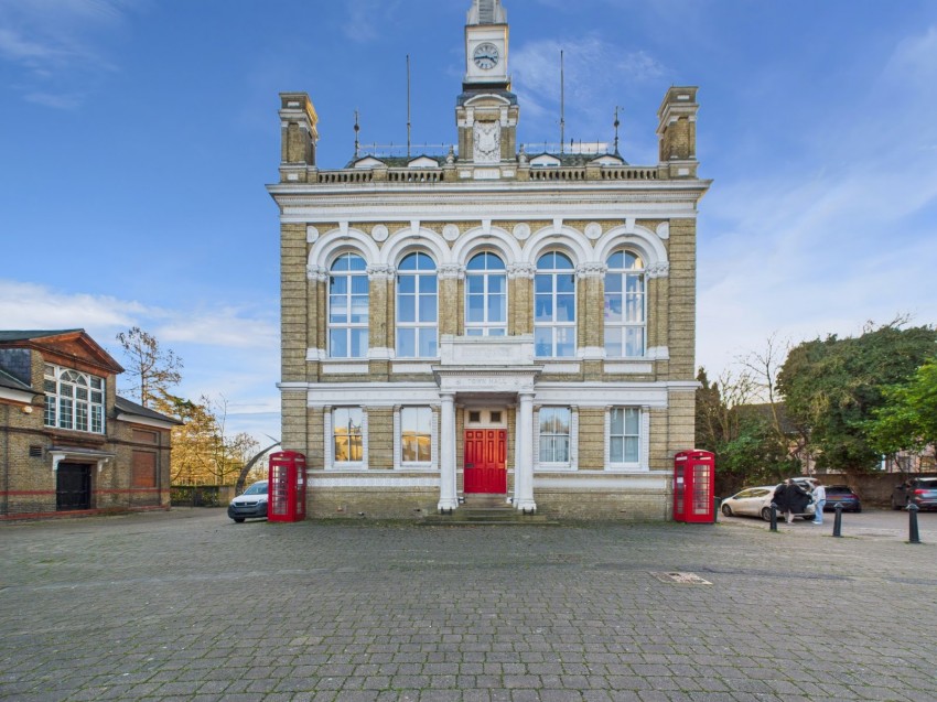 Images for Market Square, Staines-Upon-Thames, Surrey EAID:2640919782 BID:STL