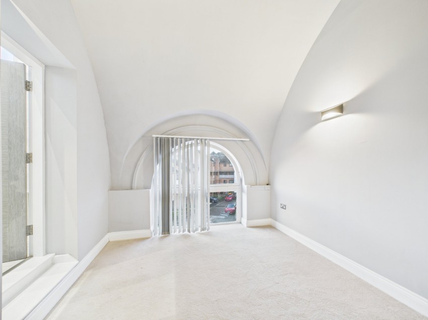 Images for Market Square, Staines-Upon-Thames, Surrey EAID:2640919782 BID:STL