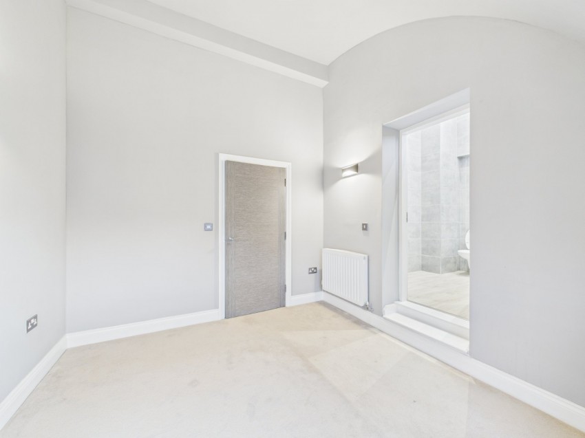 Images for Market Square, Staines-Upon-Thames, Surrey EAID:2640919782 BID:STL