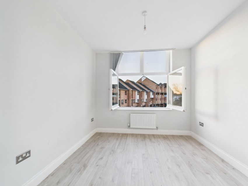 Images for Market Square, Staines-Upon-Thames, Surrey EAID:2640919782 BID:STL