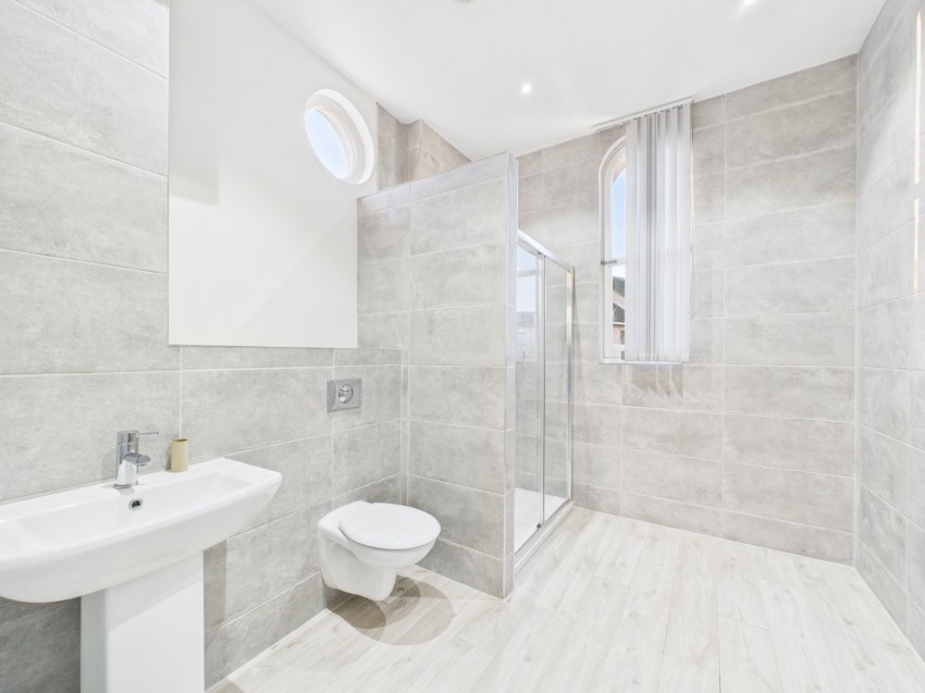 Images for Market Square, Staines-Upon-Thames, Surrey EAID:2640919782 BID:STL