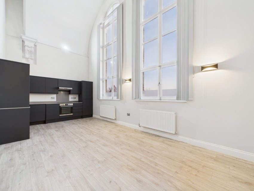 Images for Market Square, Staines-Upon-Thames, Surrey EAID:2640919782 BID:STL