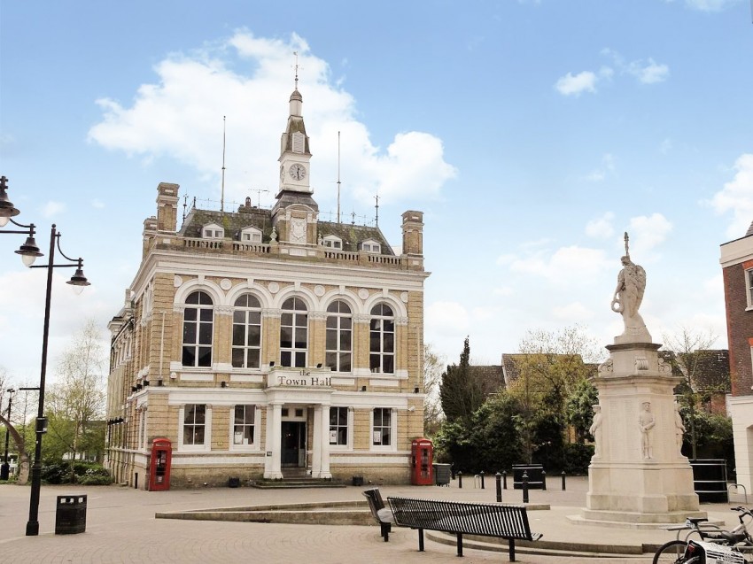 Images for Market Square, Staines-Upon-Thames, Surrey EAID:2640919782 BID:STL