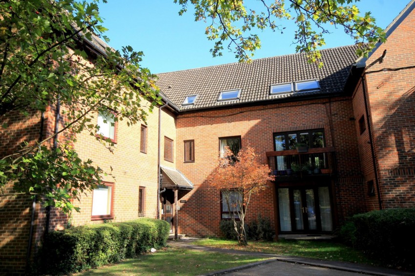 Images for Moormede Crescent, Staines-Upon-Thames, Middlesex EAID:2640919782 BID:STL