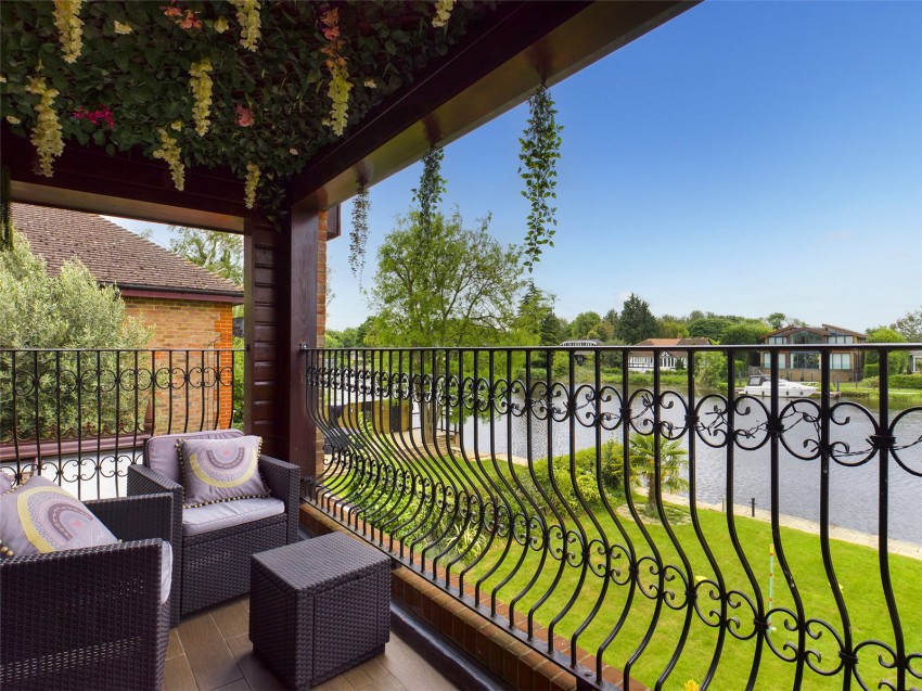 Images for Wraysbury, Staines-upon-Thames, Berkshire EAID:2640919782 BID:STL