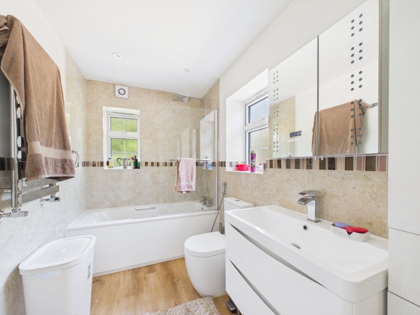 Images for Wraysbury, Berkshire EAID:2640919782 BID:STL