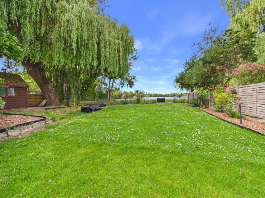Images for Wraysbury, Berkshire EAID:2640919782 BID:STL