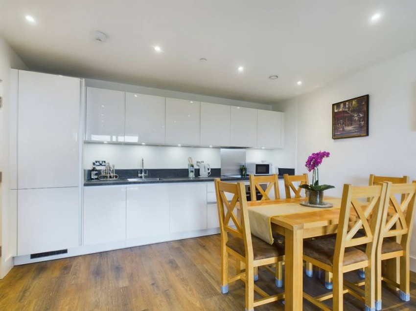 Images for Staines-upon-Thames, Surrey EAID:2640919782 BID:STA