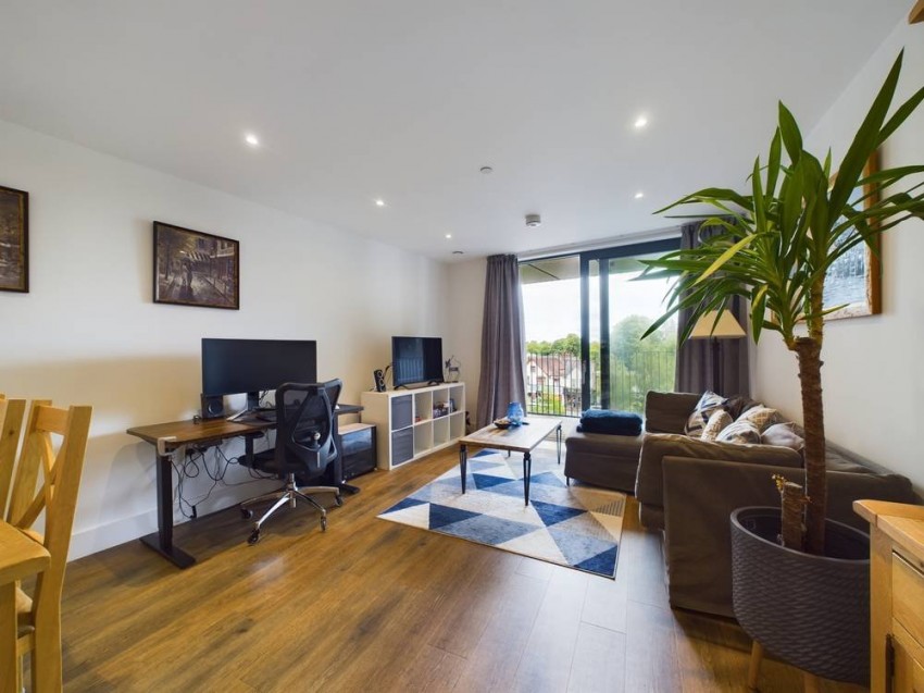 Images for Staines-upon-Thames, Surrey EAID:2640919782 BID:STA