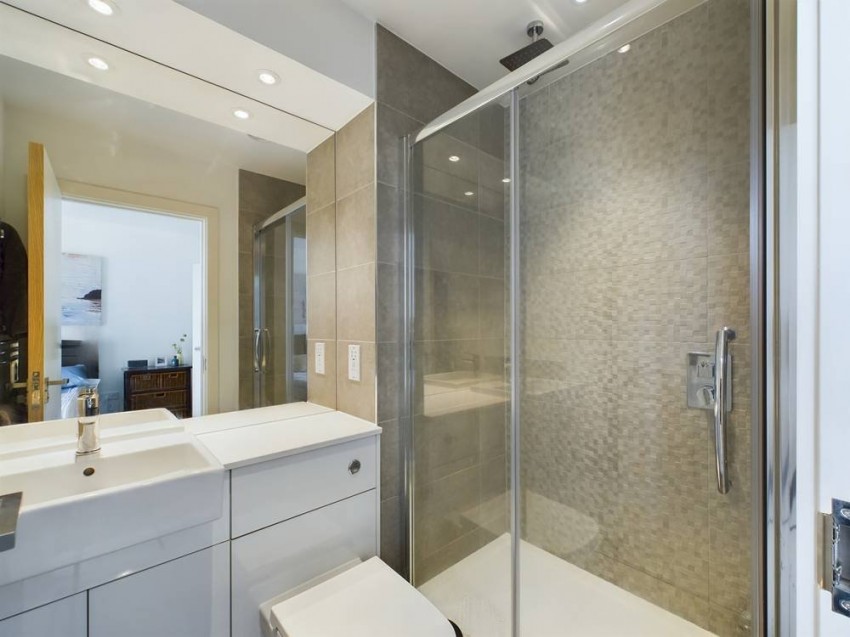 Images for Staines-upon-Thames, Surrey EAID:2640919782 BID:STA