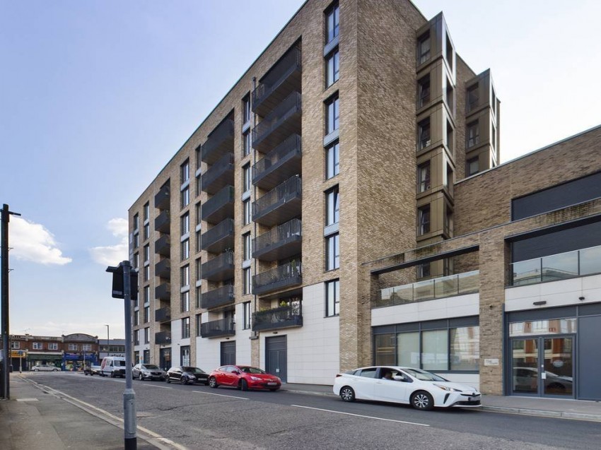 Images for Staines-upon-Thames, Surrey EAID:2640919782 BID:STL