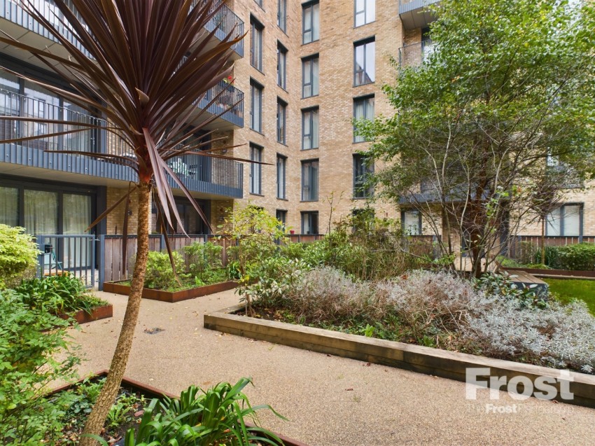 Images for Staines-upon-Thames, Surrey EAID:2640919782 BID:STL