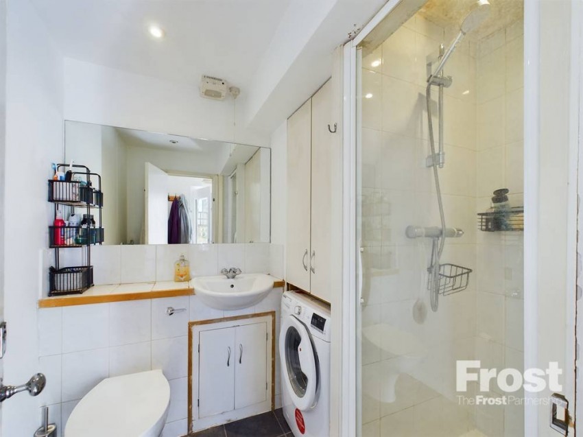 Images for Staines-upon-Thames, Surrey EAID:2640919782 BID:STA