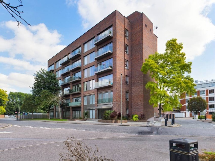 Images for Staines-upon-Thames, Surrey EAID:2640919782 BID:STL