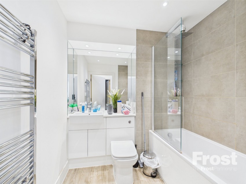 Images for High Street, 124 High Street, Staines-Upon-Thames, Surrey EAID:2640919782 BID:STL