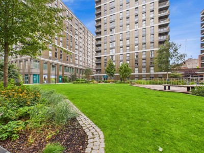Staines-upon-Thames, Surrey - EAID:2640919782, BID:STL