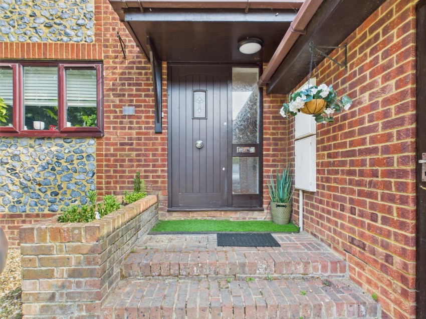 Images for Wraysbury, Staines-upon-Thames, Berkshire EAID:2640919782 BID:STL