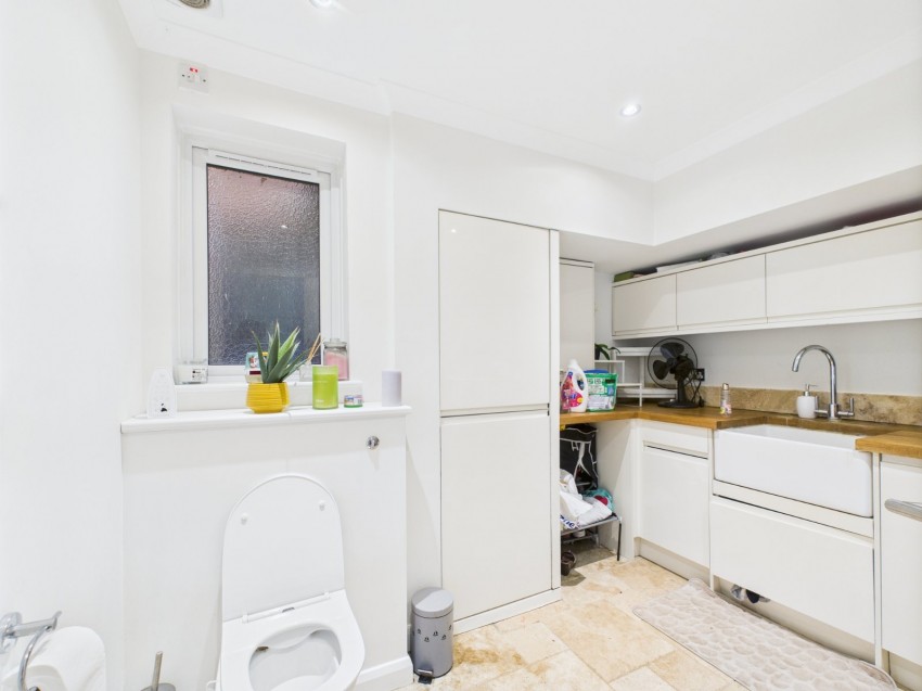 Images for Wraysbury, Staines-upon-Thames, Berkshire EAID:2640919782 BID:STL