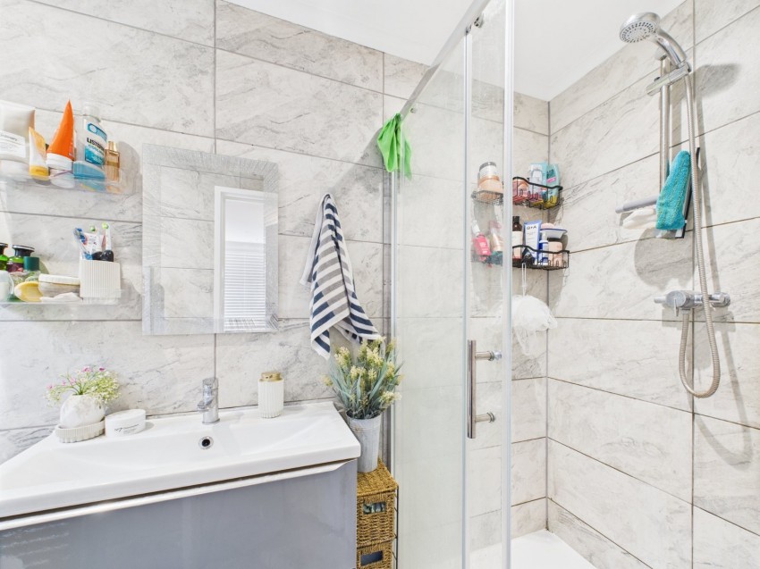 Images for Wraysbury, Staines-upon-Thames, Berkshire EAID:2640919782 BID:STL