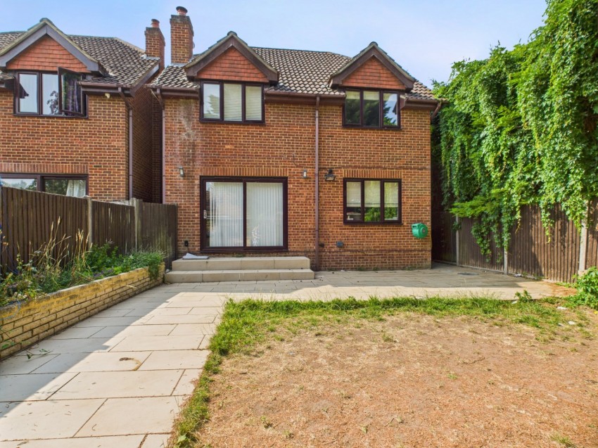 Images for Wraysbury, Staines-upon-Thames, Berkshire EAID:2640919782 BID:STL