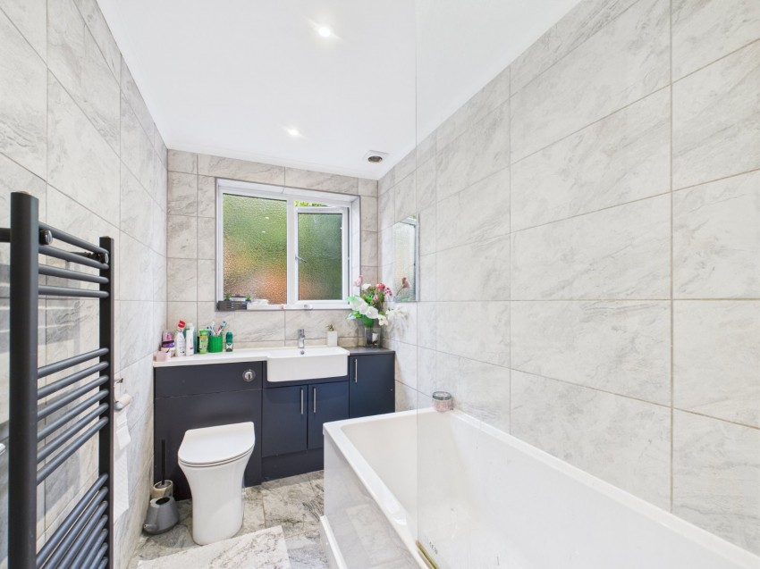 Images for Wraysbury, Staines-upon-Thames, Berkshire EAID:2640919782 BID:STL