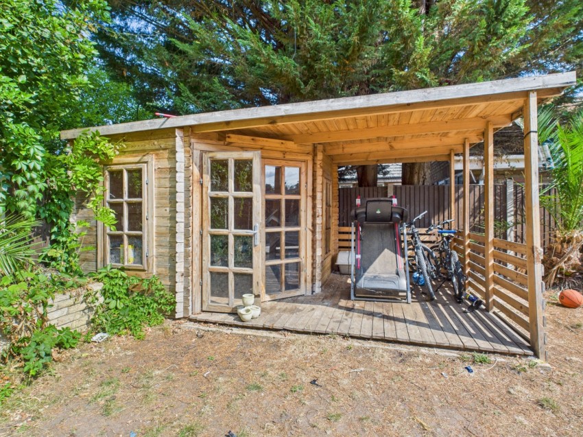 Images for Wraysbury, Staines-upon-Thames, Berkshire EAID:2640919782 BID:STL