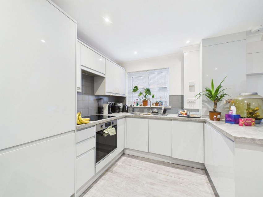 Images for Slough, Berkshire EAID:2640919782 BID:STL