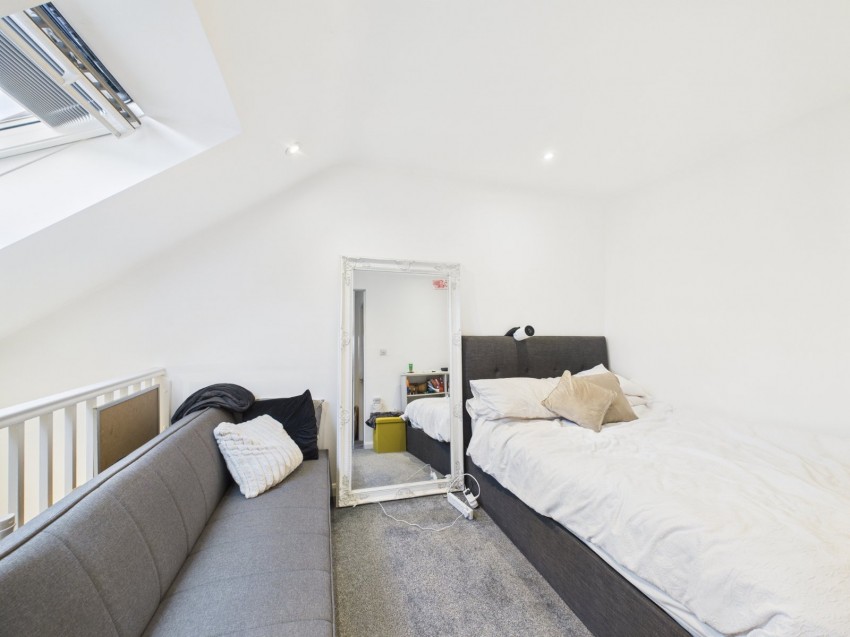 Images for Slough, Berkshire EAID:2640919782 BID:STL