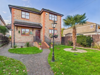 Wraysbury, Staines-upon-Thames, Berkshire - EAID:2640919782, BID:STL