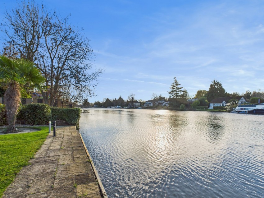 Images for Wraysbury, Staines-upon-Thames, Berkshire EAID:2640919782 BID:STL