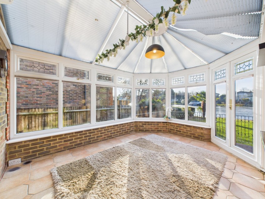 Images for Wraysbury, Staines-upon-Thames, Berkshire EAID:2640919782 BID:STL