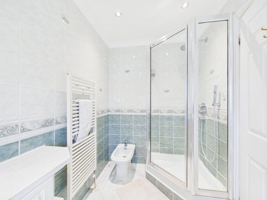 Images for Wraysbury, Staines-upon-Thames, Berkshire EAID:2640919782 BID:STL
