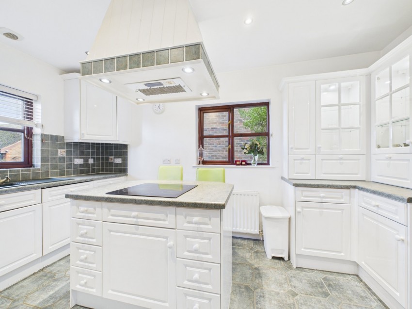 Images for Wraysbury, Staines-upon-Thames, Berkshire EAID:2640919782 BID:STL