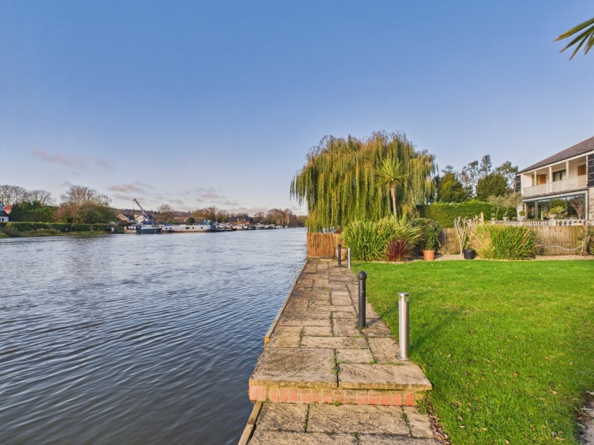 Images for Wraysbury, Staines-upon-Thames, Berkshire EAID:2640919782 BID:STL