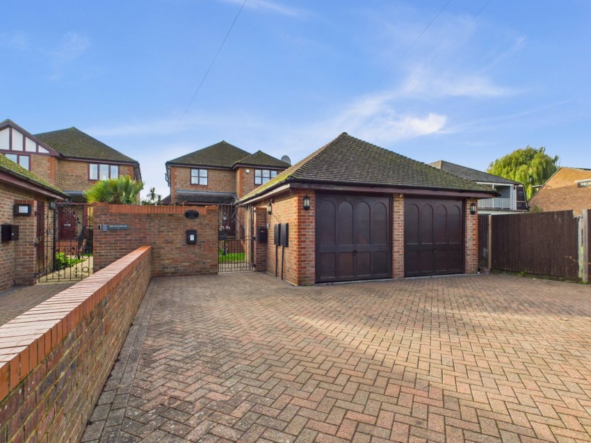 Images for Wraysbury, Staines-upon-Thames, Berkshire EAID:2640919782 BID:STL