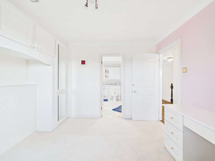 Images for Wraysbury, Staines-upon-Thames, Berkshire EAID:2640919782 BID:STL