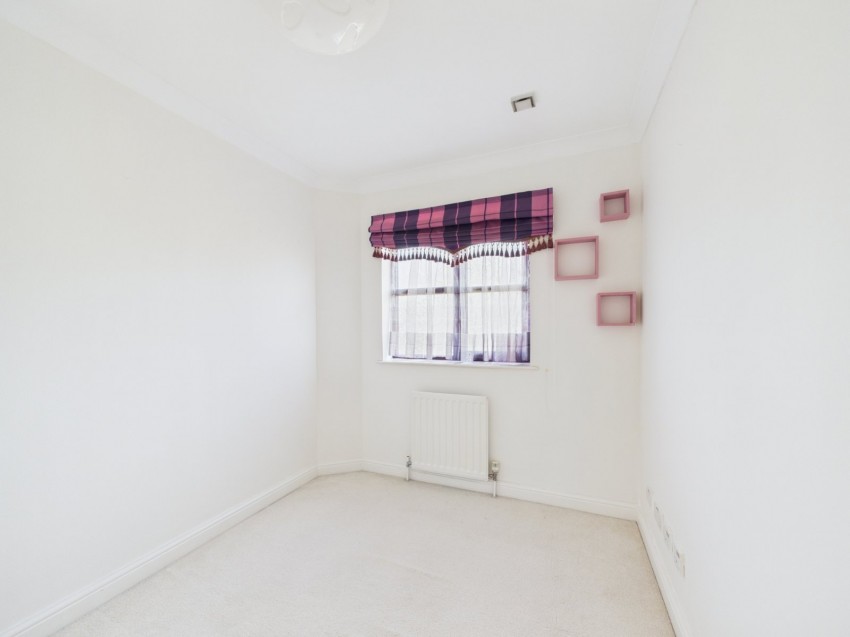 Images for Wraysbury, Staines-upon-Thames, Berkshire EAID:2640919782 BID:STL